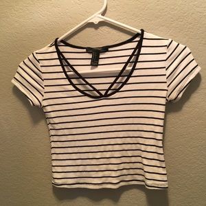 Small black white top